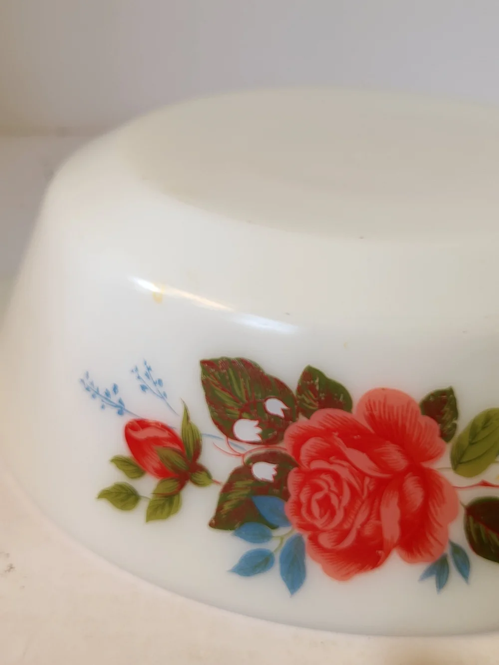 JAJ Pyrex White 3pt Casserole Cottage Rose #513 1970-73 Made In England